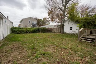 28 Yorkshire St, Providence, RI 02908 - Photo 6