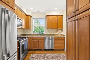 1180 Narragansett Blvd, Cranston, RI 02905 - Photo 12