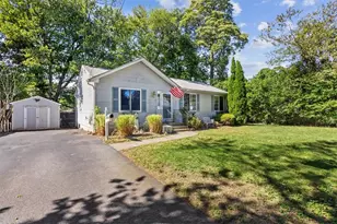 35 Kenwood St, Warwick, RI 02889 - Photo 2