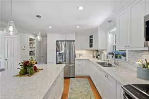 136 Briarwood Dr, South Kingstown, RI 02879 - Photo 4