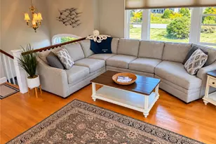 142 Blackberry Hill Dr, South Kingstown, RI 02879 - Photo 10