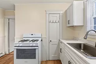 169 10th St, Providence, RI 02906 - Photo 8