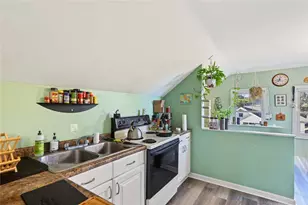 169 10th St, Providence, RI 02906 - Photo 24