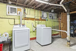 169 10th St, Providence, RI 02906 - Photo 32
