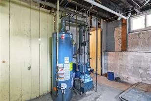 169 10th St, Providence, RI 02906 - Photo 34