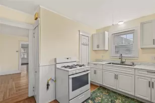 169 10th St, Providence, RI 02906 - Photo 6