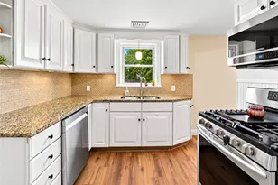 329 Maple St, Warwick, RI 02888 - Photo 8