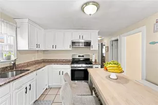 70 Overland Ave, Cranston, RI 02910 - Photo 4