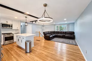 76 Verdant Dr, Cranston, RI 02920 - Photo 4