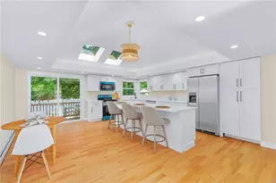 327 Shamrock Dr, Warwick, RI 02886 - Photo 2
