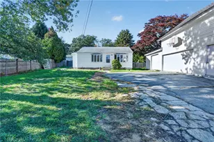 7 Belvedere St, Johnston, RI 02919 - Photo 4