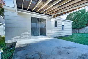 7 Belvedere St, Johnston, RI 02919 - Photo 12