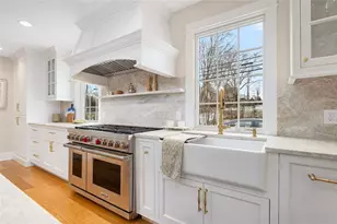 124 Memorial Blvd, Newport, RI 02840 - Photo 4