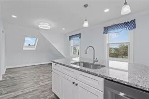17 Selkirk Rd Rd, Cranston, RI 02905 - Photo 4