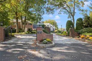 203 Dean Ridge Ct, Cranston, RI 02920 - Photo 2