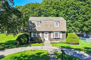 14 Sutton St, Smithfield, RI 02828 - Photo 2