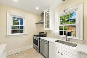 20 Nisbet St, Providence, RI 02906 - Photo 14