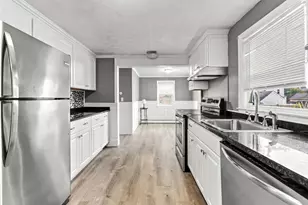 54 Royland Rd, Warwick, RI 02889 - Photo 4