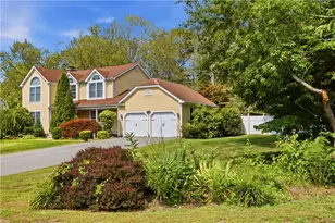69 Carriage Dr, Portsmouth, RI 02871 - Photo 2