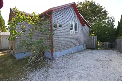 12 Draper Avenue, Middletown, RI 02842 - Photo 2