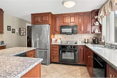 1 Kings Row, Cumberland, RI 02864 - Photo 8