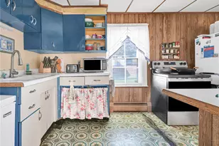 39 Bagley St, Central Falls, RI 02863 - Photo 8