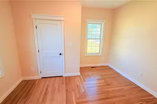 1711 Bay St, Fall River, MA 02724 - Photo 10