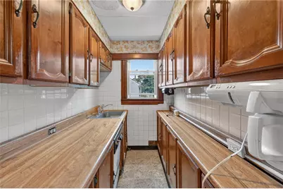113 Radcliffe Avenue, Providence, RI 02908 - Photo 22