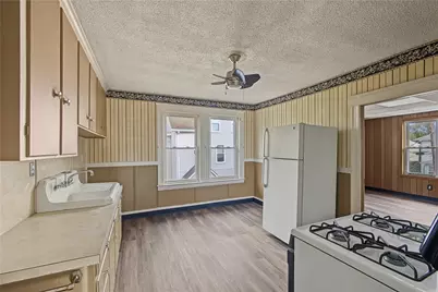84 Avenue C, Woonsocket, RI 02895 - Photo 16
