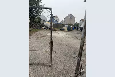 16 Ninigret Avenue S, Providence, RI 02907 - Photo 2
