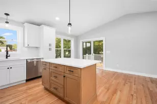 8 N Shore St, Warwick, RI 02889 - Photo 14