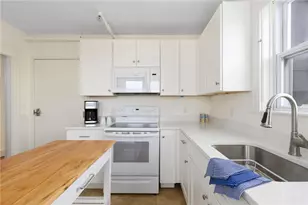 527 Thames St, Newport, RI 02840 - Photo 8