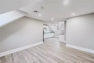 111 Waverly St, Providence, RI 02907 - Photo 14