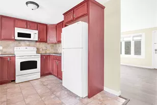 62 Beacon St, Cranston, RI 02910 - Photo 22