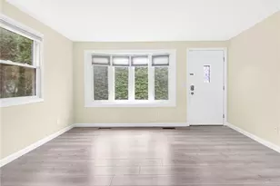 62 Beacon St, Cranston, RI 02910 - Photo 18