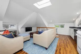 21 Vaughan Ave, Newport, RI 02840 - Photo 8