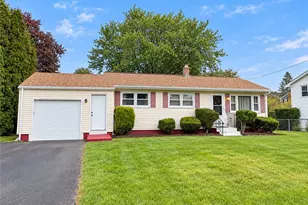 15 Squantum Dr, Middletown, RI 02842 - Photo 1
