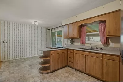 15 Squantum Drive, Middletown, RI 02842 - Photo 12
