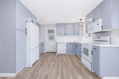 4 Longmeadow Avenue, Middletown, RI 02842 - Photo 2