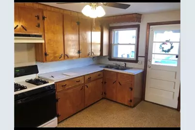 30 Wakefield Street, West Warwick, RI 02893 - Photo 10