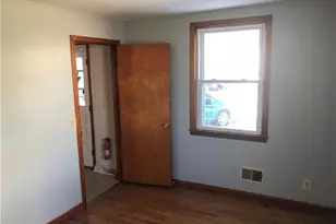 30 Wakefield St, West Warwick, RI 02893 - Photo 8