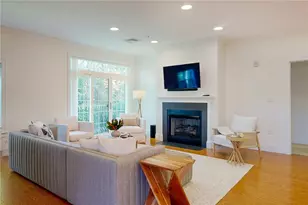 1404 S County Trl, East Greenwich, RI 02818 - Photo 4