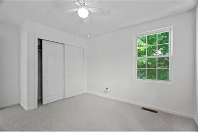 129 Simmonsville Avenue, Johnston, RI 02919 - Photo 8