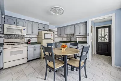 114 Crown Avenue, East Providence, RI 02915 - Photo 6