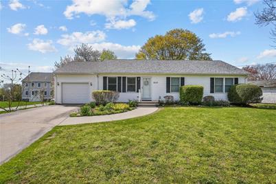 1037 Main Road, Tiverton, RI 02878 - Photo 1