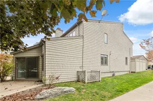 71 Sea Breeze Ln, Bristol, RI 02809 - Photo 1