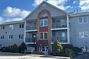 728 Beverage Hill Ave, Pawtucket, RI 02861 - Photo 1