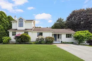 8 Schoolhouse Rd, Narragansett, RI 02882 - Photo 1