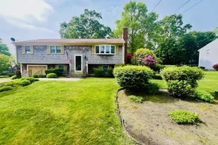 40 Roosevelt Dr, Bristol, RI 02809 - Photo 1
