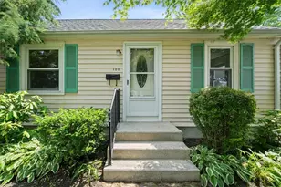 100 Betsey Williams Dr, Warwick, RI 02889 - Photo 1